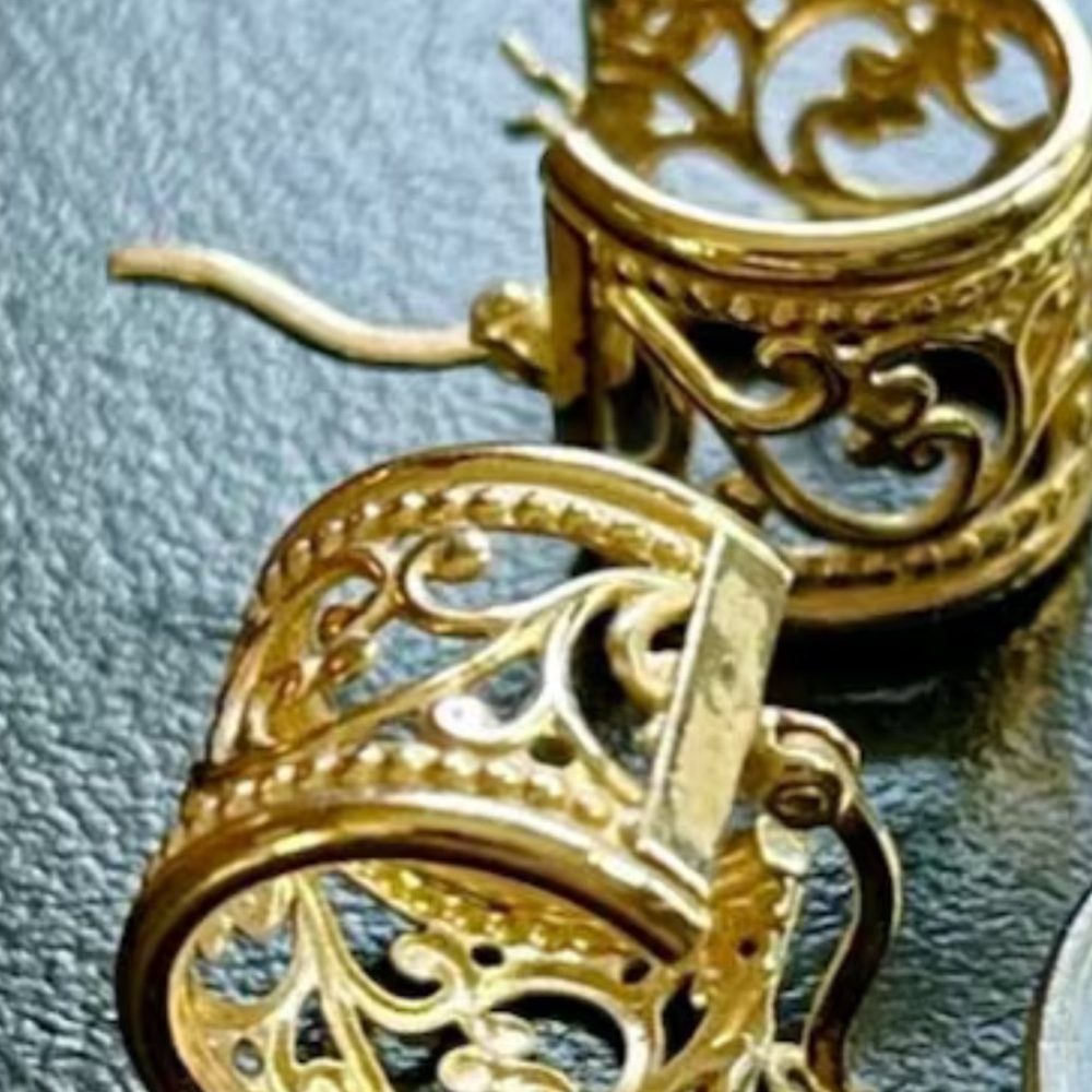 Antique Elegant 14k Gold Filigree earrings